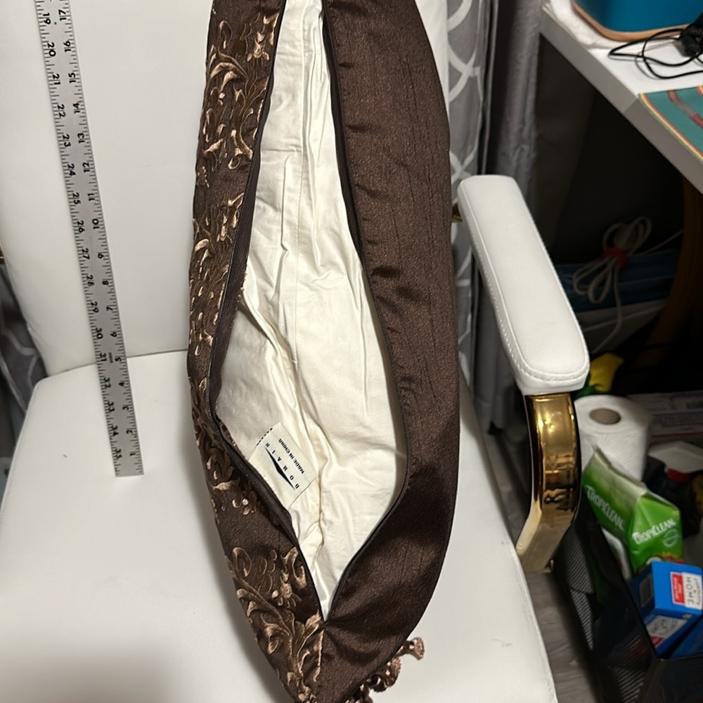 Pillow - Picture 2 of 8